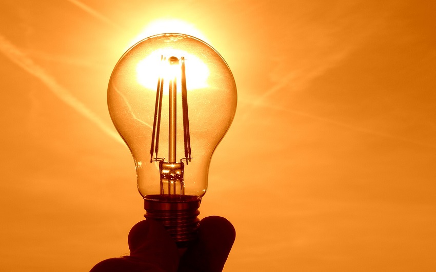 lâmpada sobre a luz do sol