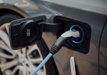 Mobilidade elétrica no Brasil pode ser solar e gratuita, afirma especialista