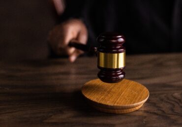 Brasileiros recorrem a venda de processos judiciais trabalhistas para contornar crise