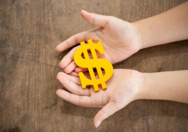 Conheça os riscos de pegar empréstimo com agiota ou processos informais