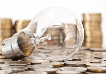 Qual é o efeito do dólar nos projetos de energia solar?